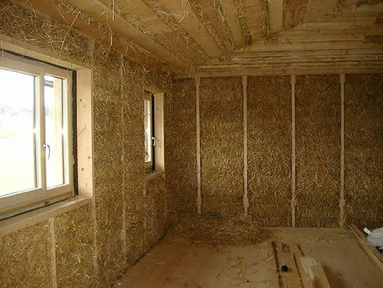 Дом из соломы внутри