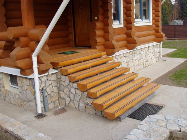 Деревянное крыльцо для дома