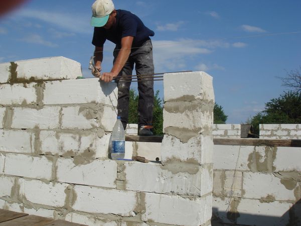 Кладка стены из газобетона