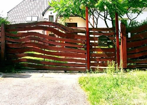 Заборы из дерева для дачи